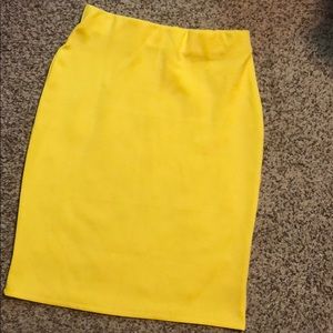Yellow pencil skirt